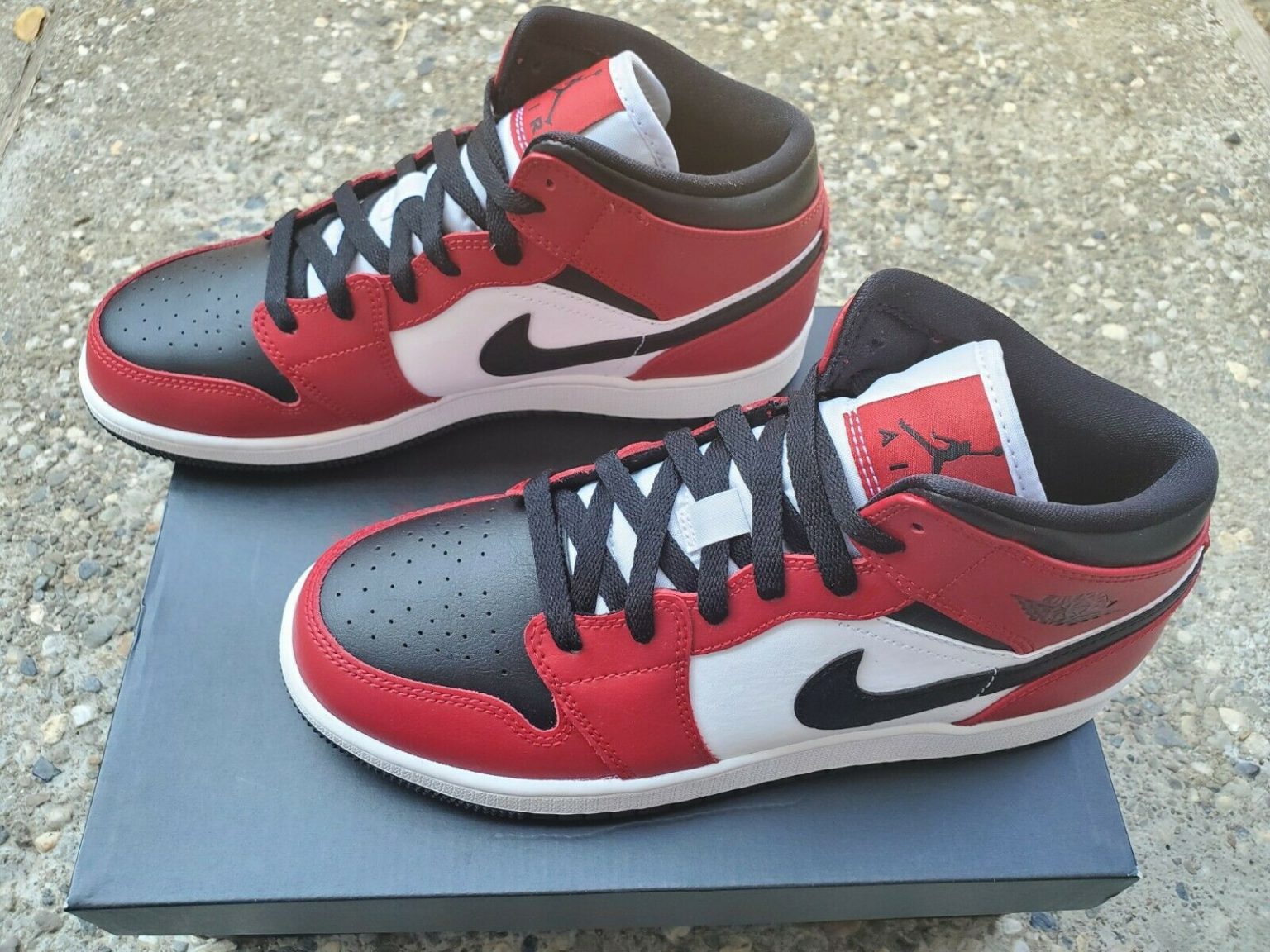 Jordan 1 Mid Chicago Toe For Sale - Kicks Collector