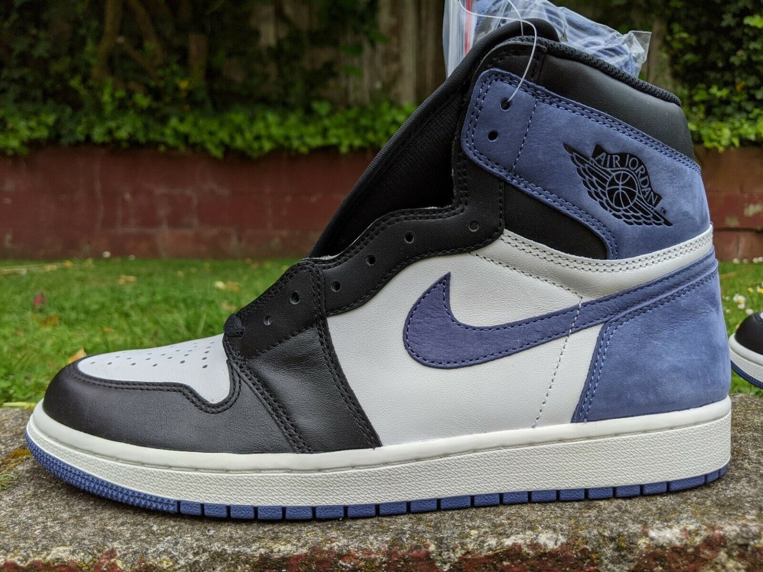 Jordan 1 blue moon for sale deals